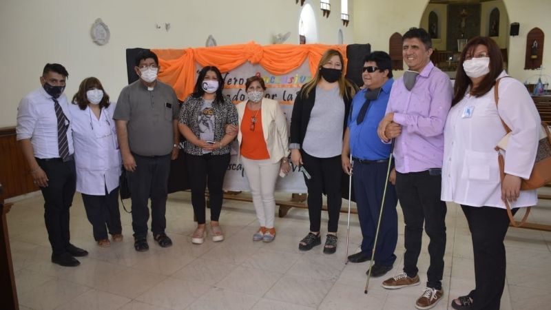 Traducen la historia de la parroquia de Pomán y estaciones del Vía Crucis al braille