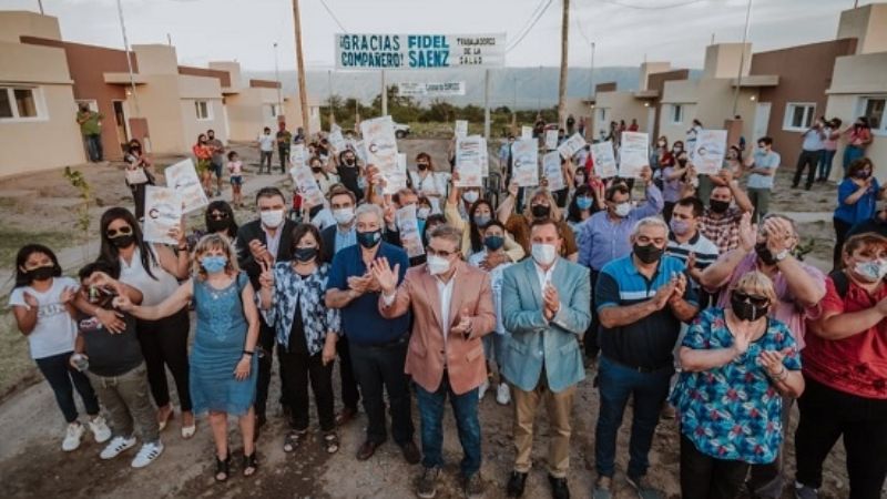 Jalil entregó 30 viviendas para trabajadores de la sanidad