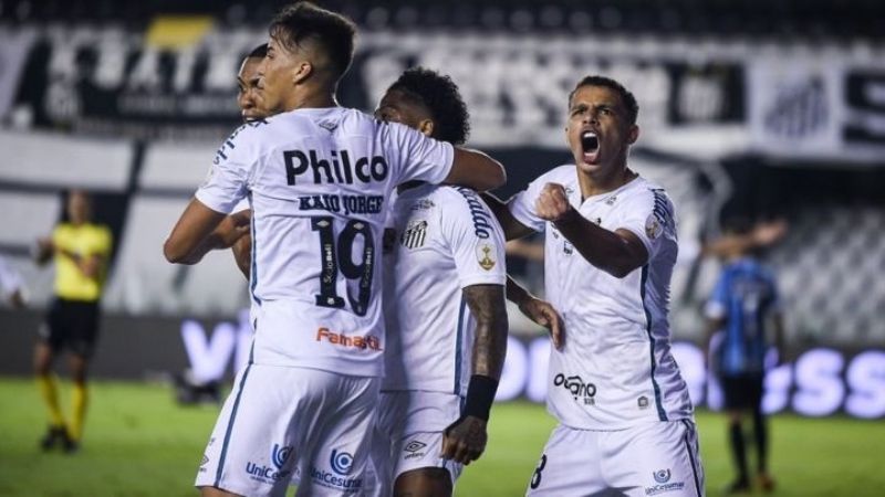 Santos liquidó a Gremio y espera por Boca o Racing