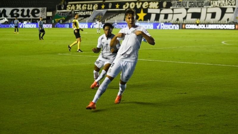 Santos liquidó a Gremio y espera por Boca o Racing