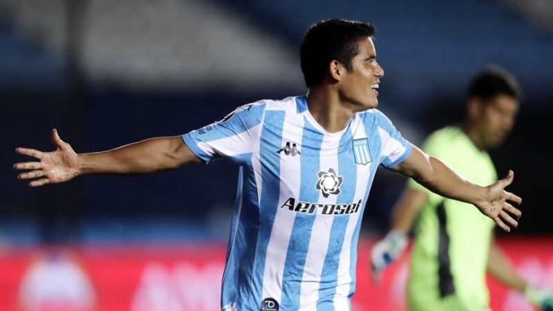 Racing venció a Boca y se quedó con el duelo de ida