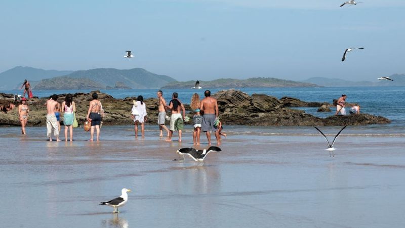 Les dan 72 horas a los turistas para abandonar Buzios por un rebrote