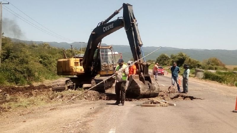 Continúan las tareas de alcantarillado en la Ruta 64
