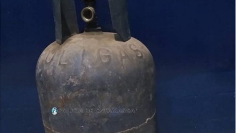 Aprehenden a dos personas y recuperan una garrafa