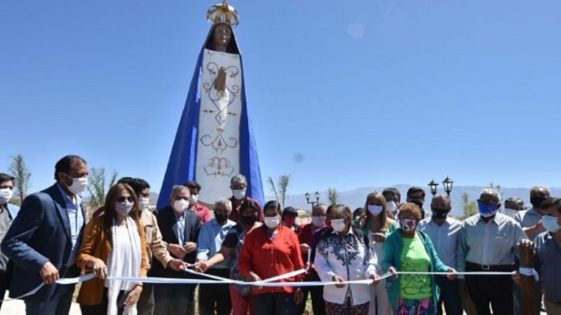 Inauguraron histórico monumento a la Virgen del Valle en Fiambalá