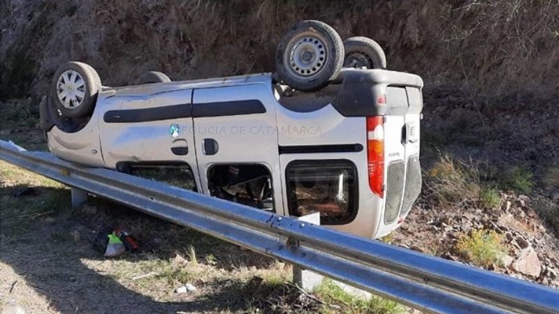 Dos vuelcos en la Ruta 60