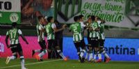 BANFIELD juega bien y, encima, tiene suerte.