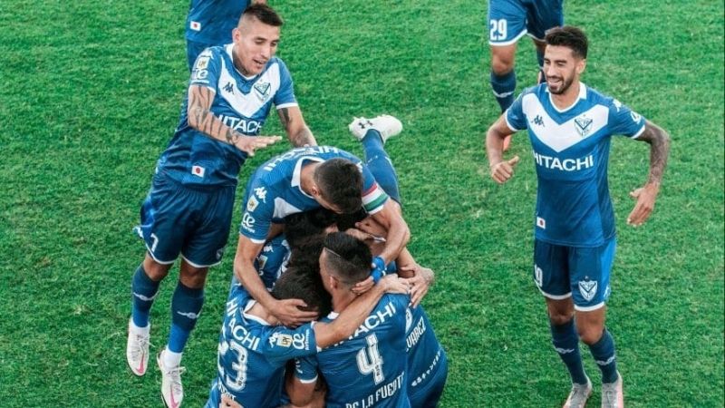 Banfield ganó al final y lidera la Zona B Campeonato