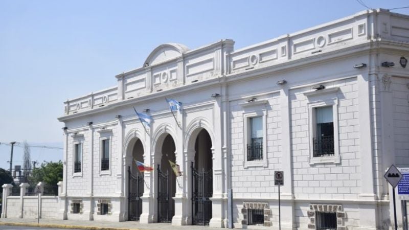 Confirman aumento para becados y contratados en Capital