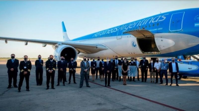 Partió el avión en busca de las 300 mil dosis de la vacuna Sputnik V