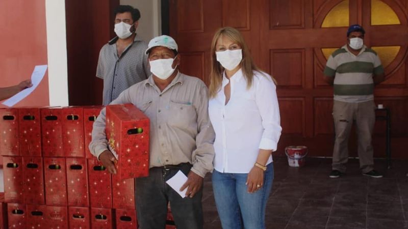 Paulón entregó cajas navideñas a todos los municipales