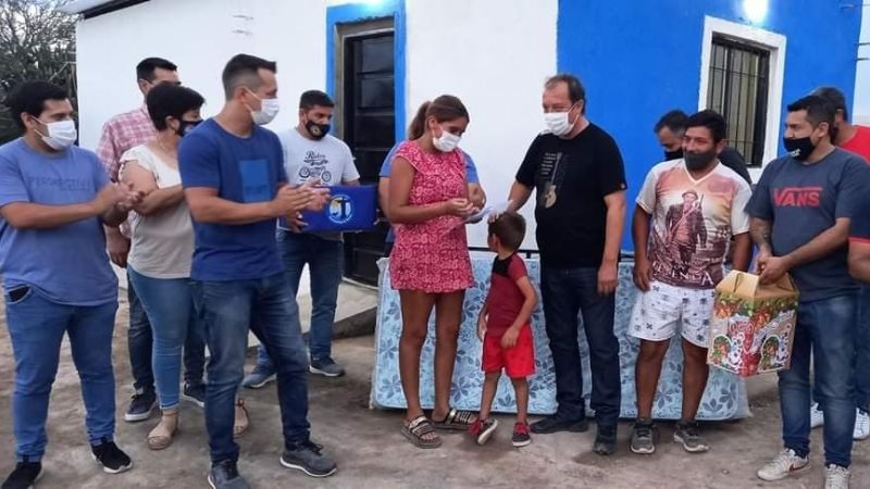 Cinco familias recreinas celebraron la Navidad en su nuevo hogar