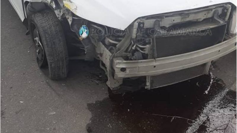 Remisero chocó contra un poste