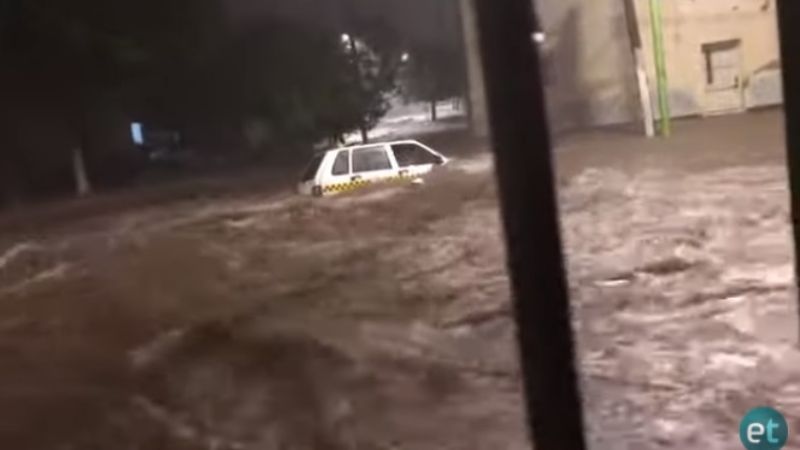 "¡Se está inundando mi casa!": se viven momentos dramáticos en Tucumán