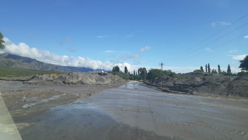 Por crecida de ríos en Santa María, transitar con precaución por ruta 40