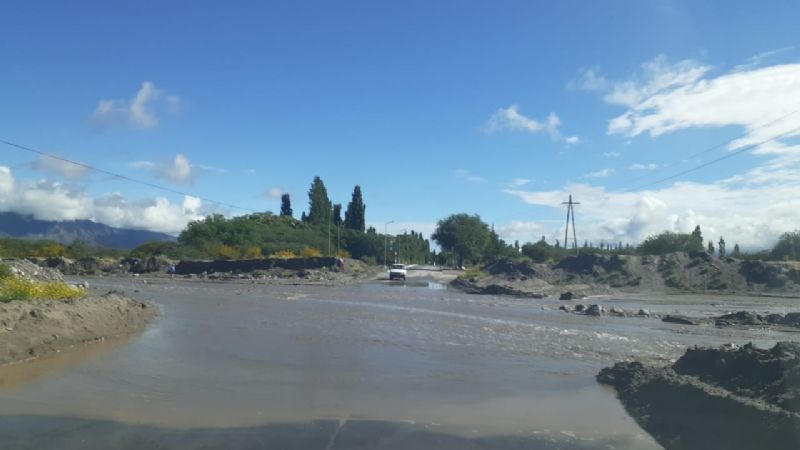 Por crecida de ríos en Santa María, transitar con precaución por ruta 40