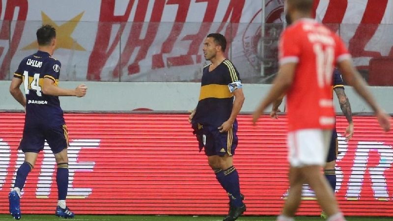 Boca venció al Inter en Brasil, y se acerca a Racing