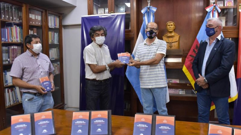 Artistas catamarqueños recibieron sus discos