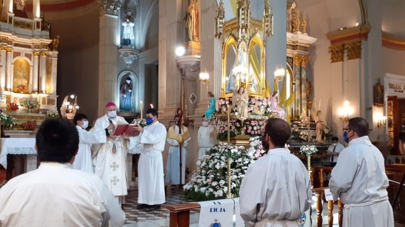 A los pies de la Virgen, tres jóvenes fueron admitidos al Diaconado y Presbiterado