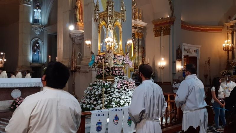 A los pies de la Virgen, tres jóvenes fueron admitidos al Diaconado y Presbiterado