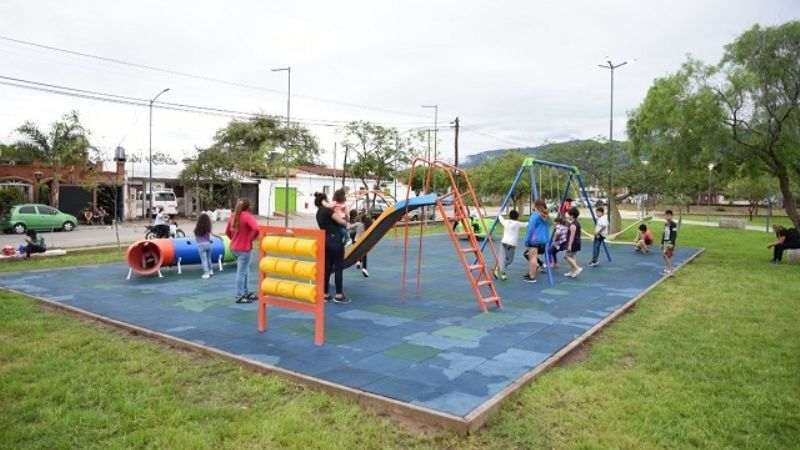 Saadi inauguró la renovada Plaza de Choya