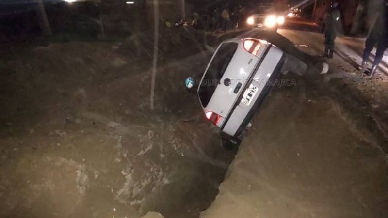 Auto cayó a una zanja