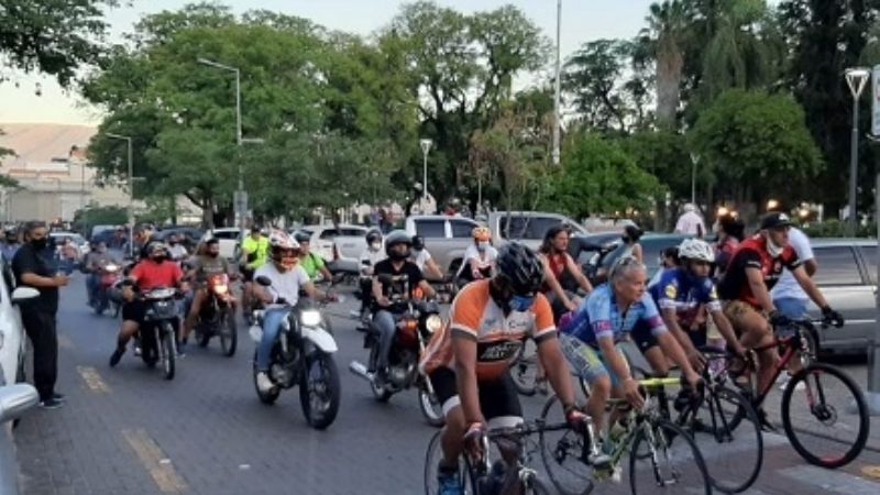 Colorida y alegre caravana homenajeó a la Virgen