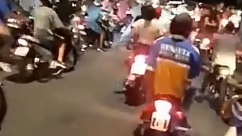 Descontrol: centenares de motos a El Jumeal