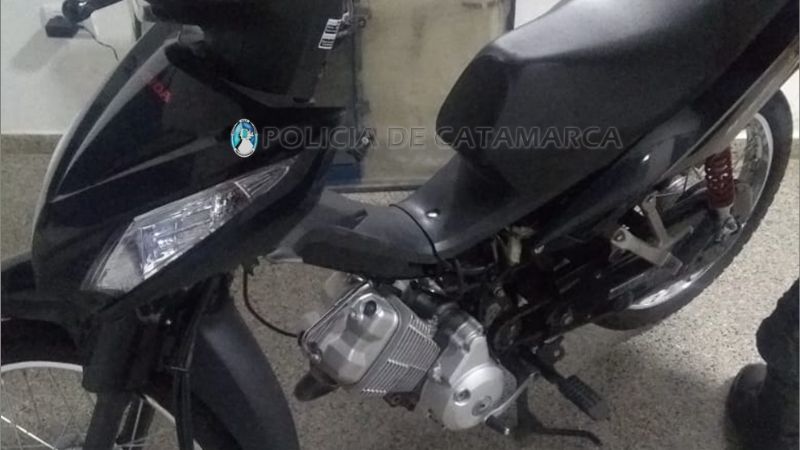 Detienen a motociclista imprudente
