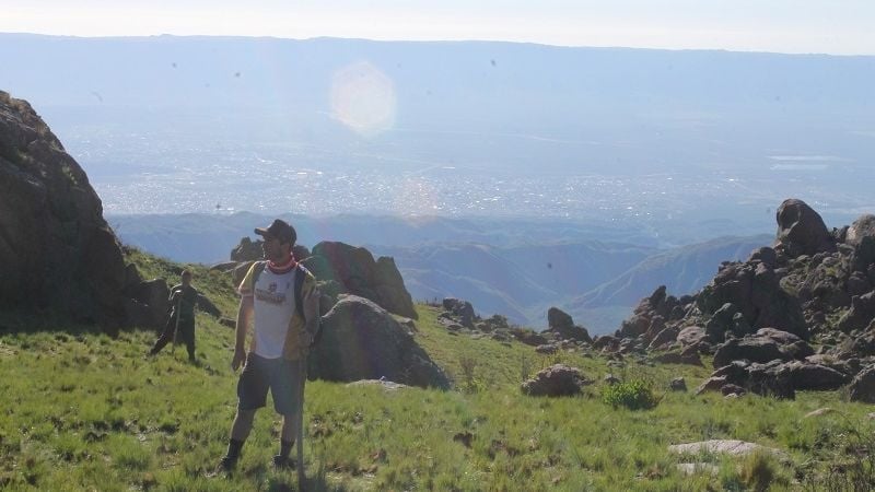 Cumbre en el “Crestón”, con el plus de una “corrida”