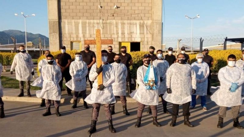 Emotiva procesión de la Virgen del Valle en la cárcel