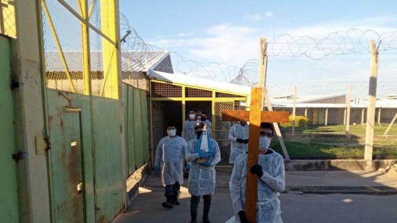 Emotiva procesión de la Virgen del Valle en la cárcel