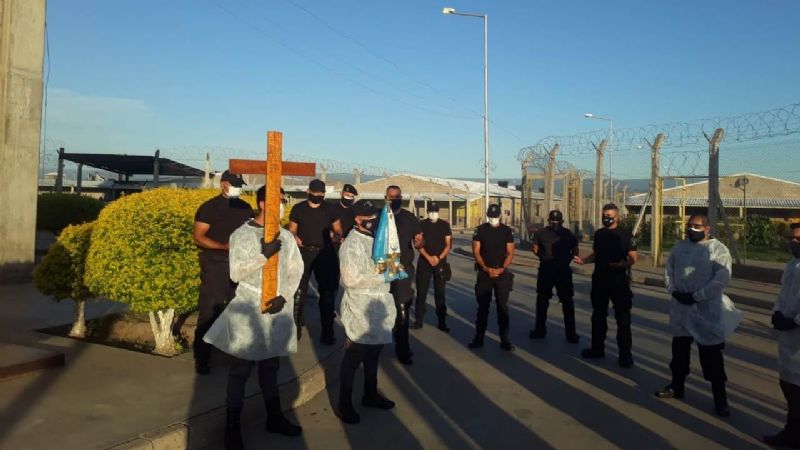 Emotiva procesión de la Virgen del Valle en la cárcel