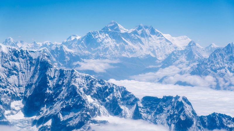 El Everest sigue creciendo y es más alto de lo que se creía