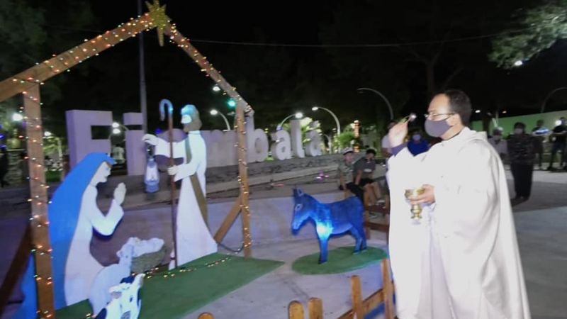 Bendición del árbol de Navidad y pesebre en el centro de Fiambalá