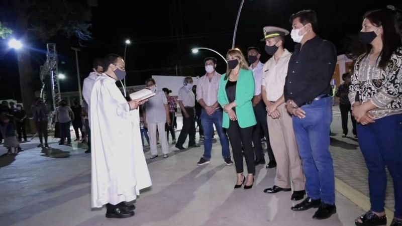 Bendición del árbol de Navidad y pesebre en el centro de Fiambalá