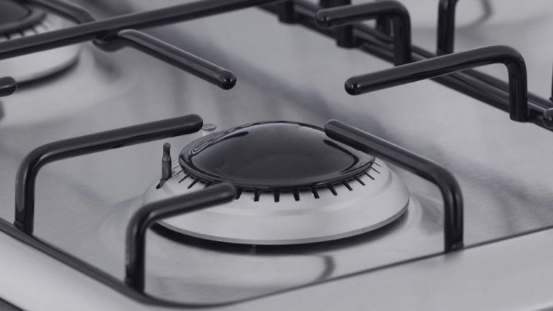 Mujer hospitalizada por inhalar gas