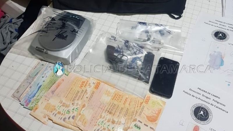 Secuestran marihuana, dinero en efectivo y detienen a ocho personas