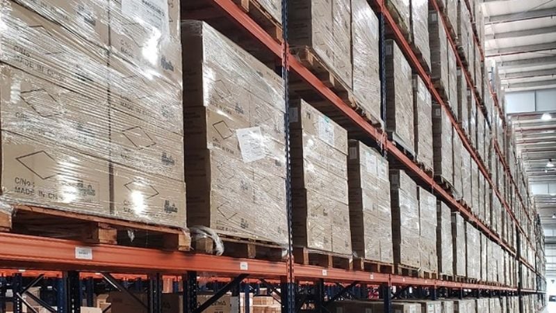 Encuentran más de 100 mil netbooks no entregadas por el gobierno anterior