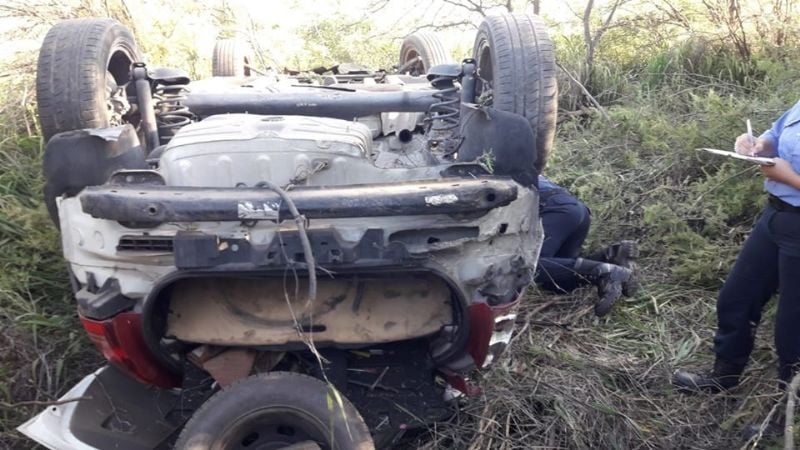 Regresaban de bailar y volcaron