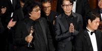 El coreano Bong Joon-ho con el Oscar al mejor guion original. También ganó a la mejor película con 