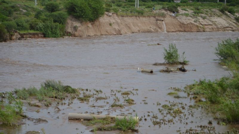 Crecida en el Río del Valle destruyó caño de impulsión
