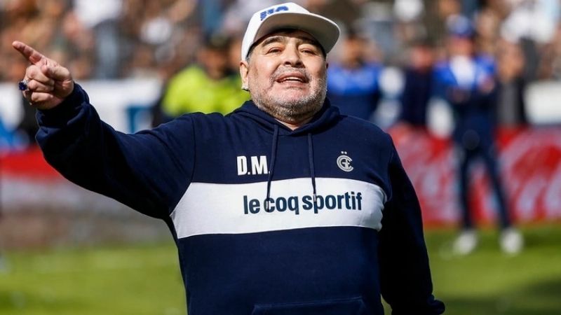 Maradona en el partido inaugural de la Copa Argentina