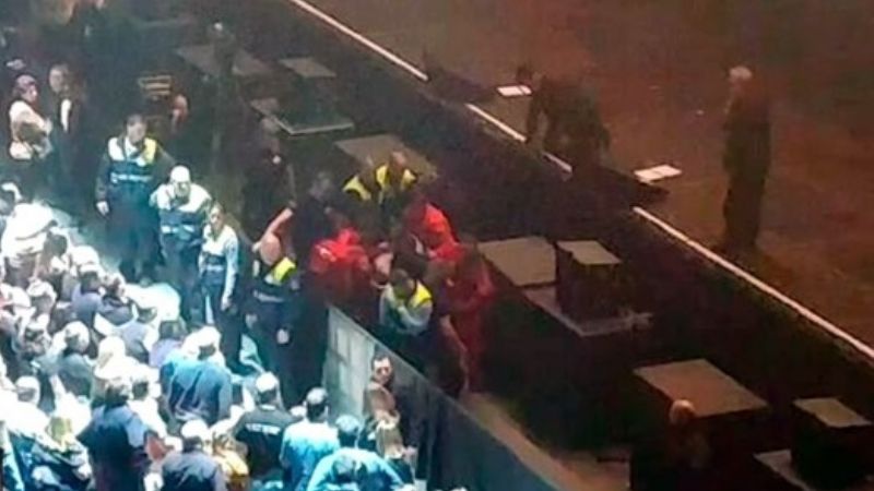 Sabina se cayó del escenario en medio de un concierto