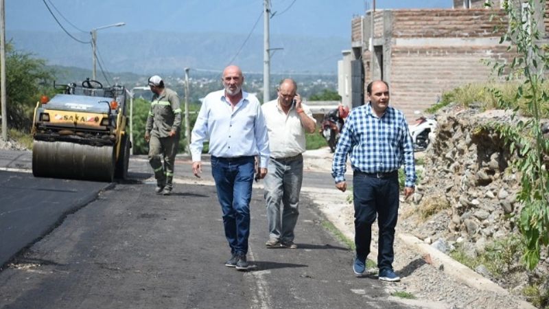Iniciaron las obras para el asfaltado total en B° Lomas del Mirador