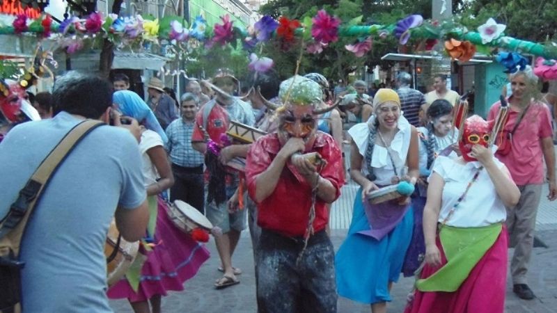 El “Jueves de Compadres”  en la plaza 25 de Mayo