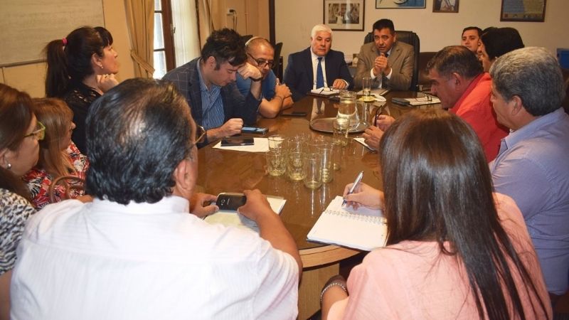 Gremios docentes piden abrir las paritarias