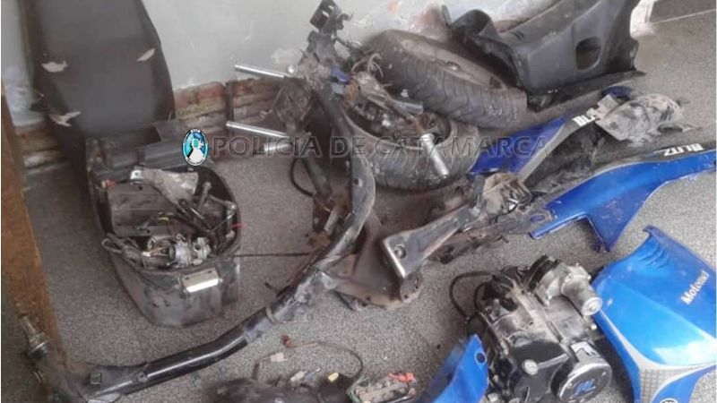 Le robaron la moto y la encontró totalmente desarmada