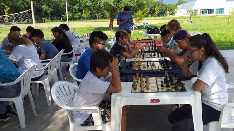 Menéndez y Coronel dominaron el Ajedrez de Verano en UTHGRA