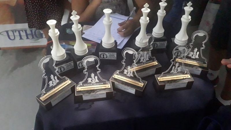 Menéndez y Coronel dominaron el Ajedrez de Verano en UTHGRA